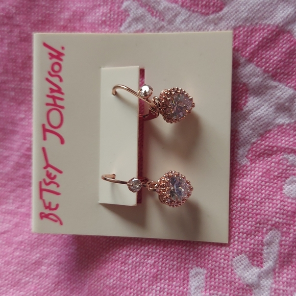 Betsey Johnson ROSE GOLD CRYSTAL HEART EARRINGS - Picture 4 of 4
